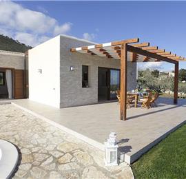 2 bedroom villa with pool and jacuzzi in Scopello, sleeps 6